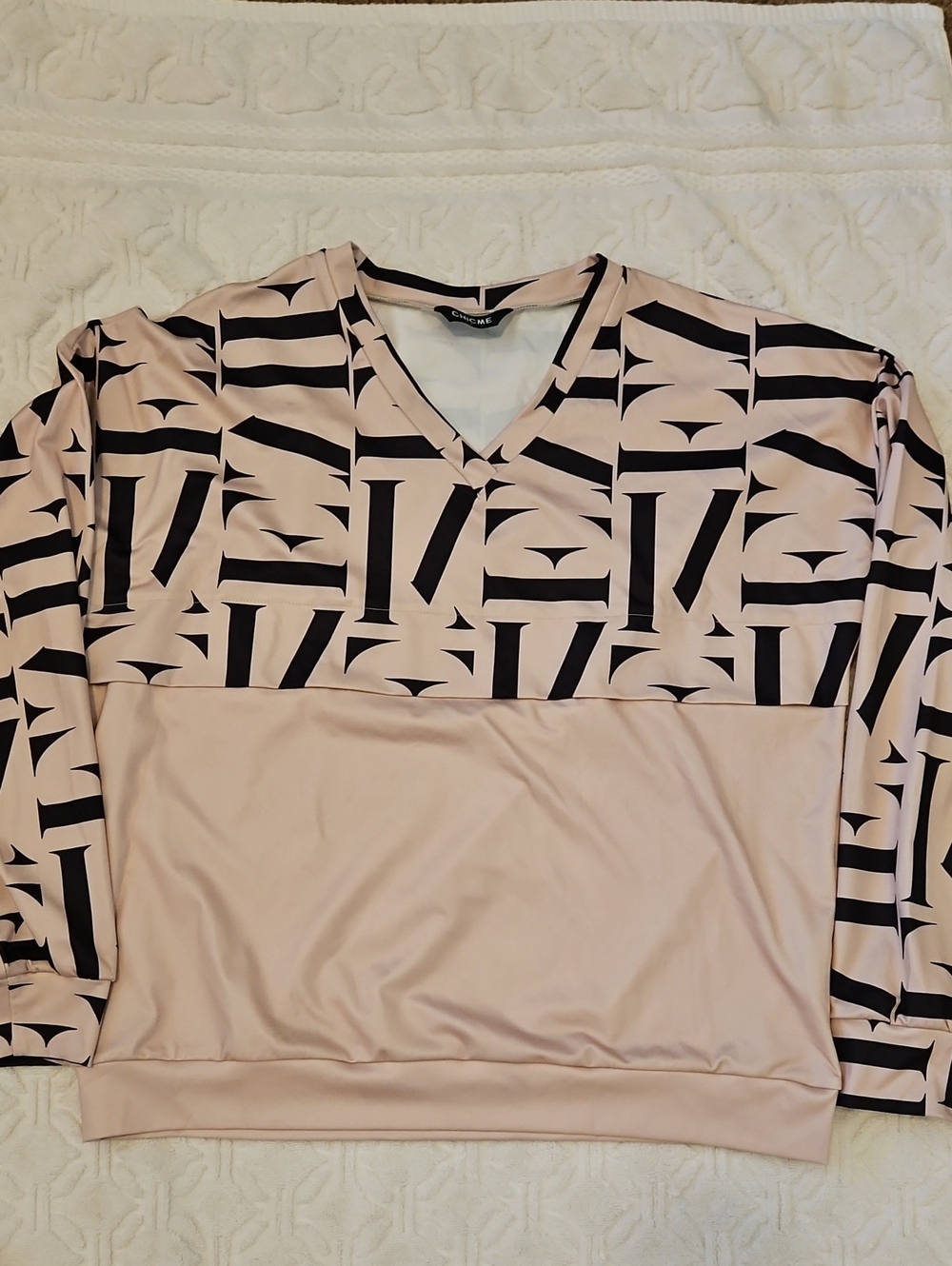 Chic Me Blush Pink and Black Graphic V-Neck Sweatshirt